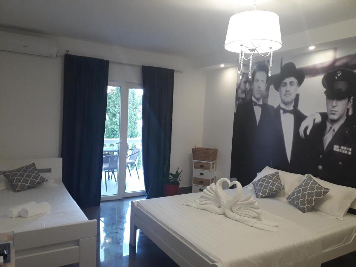 Ana Apartmani Светі-Стефан Екстер'єр фото