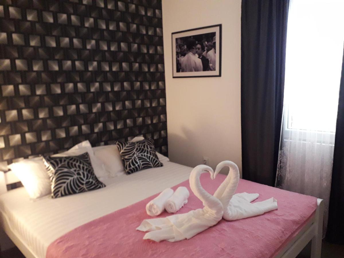 Ana Apartmani Светі-Стефан Екстер'єр фото