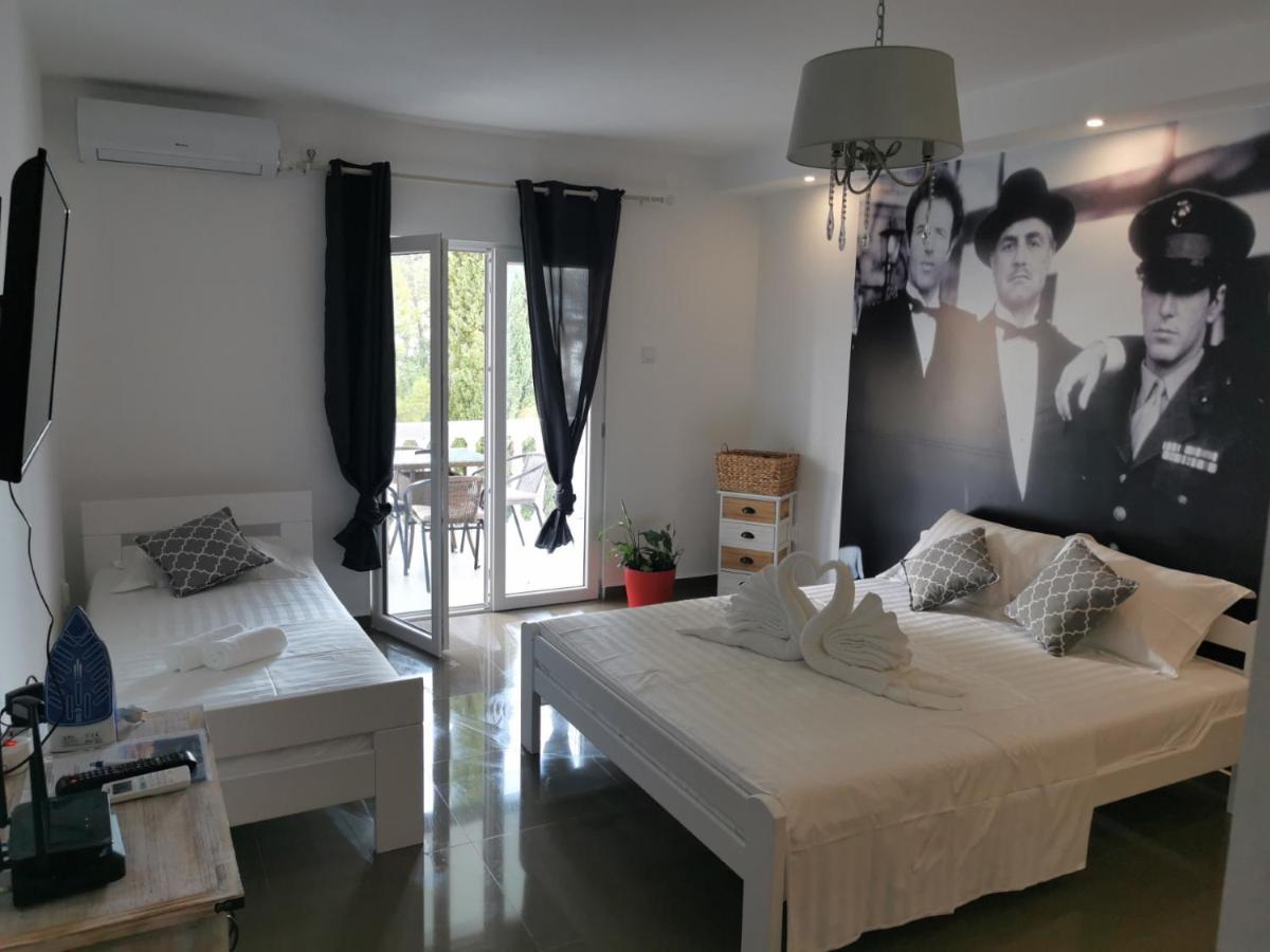 Ana Apartmani Светі-Стефан Екстер'єр фото