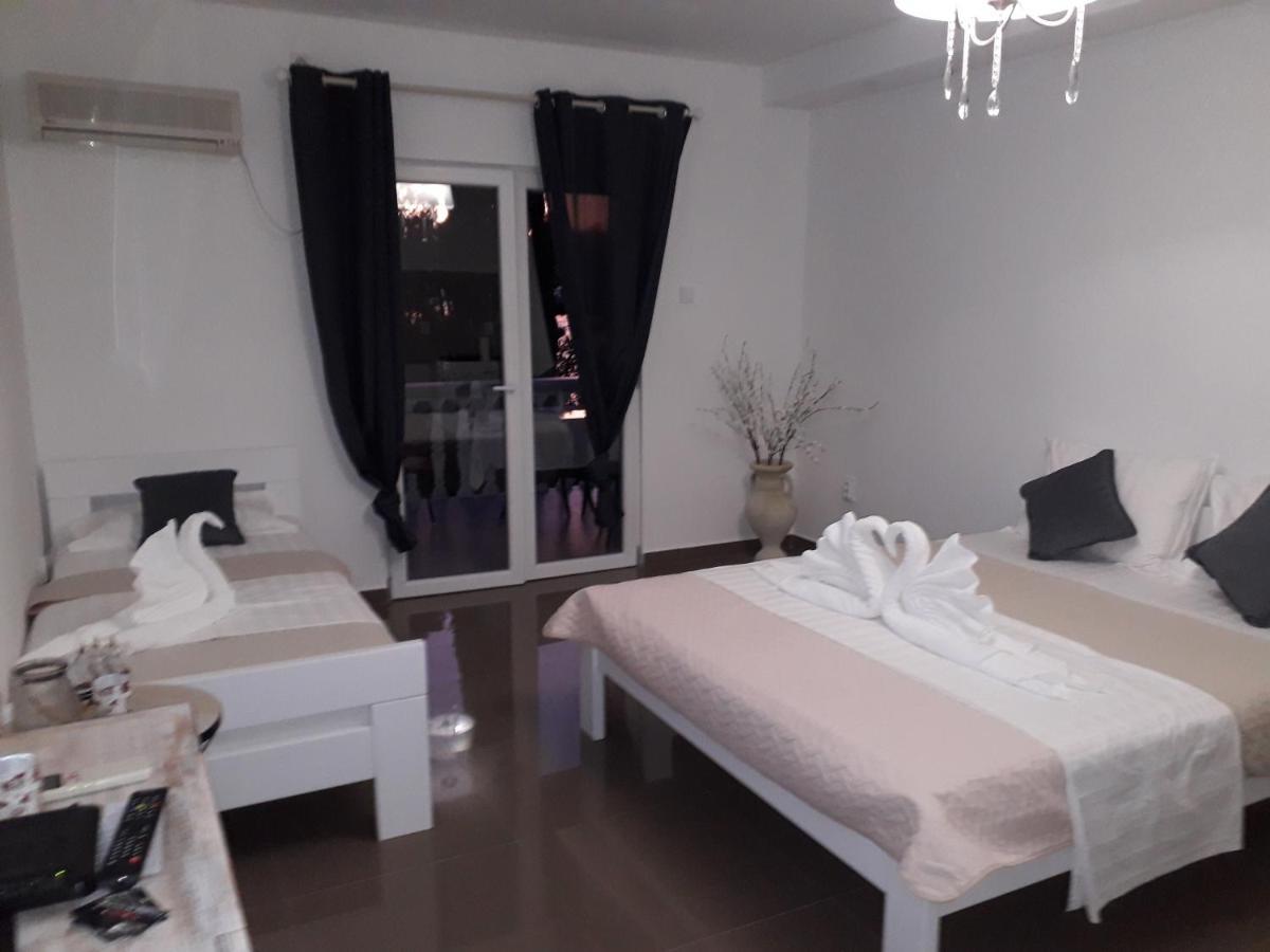 Ana Apartmani Светі-Стефан Екстер'єр фото