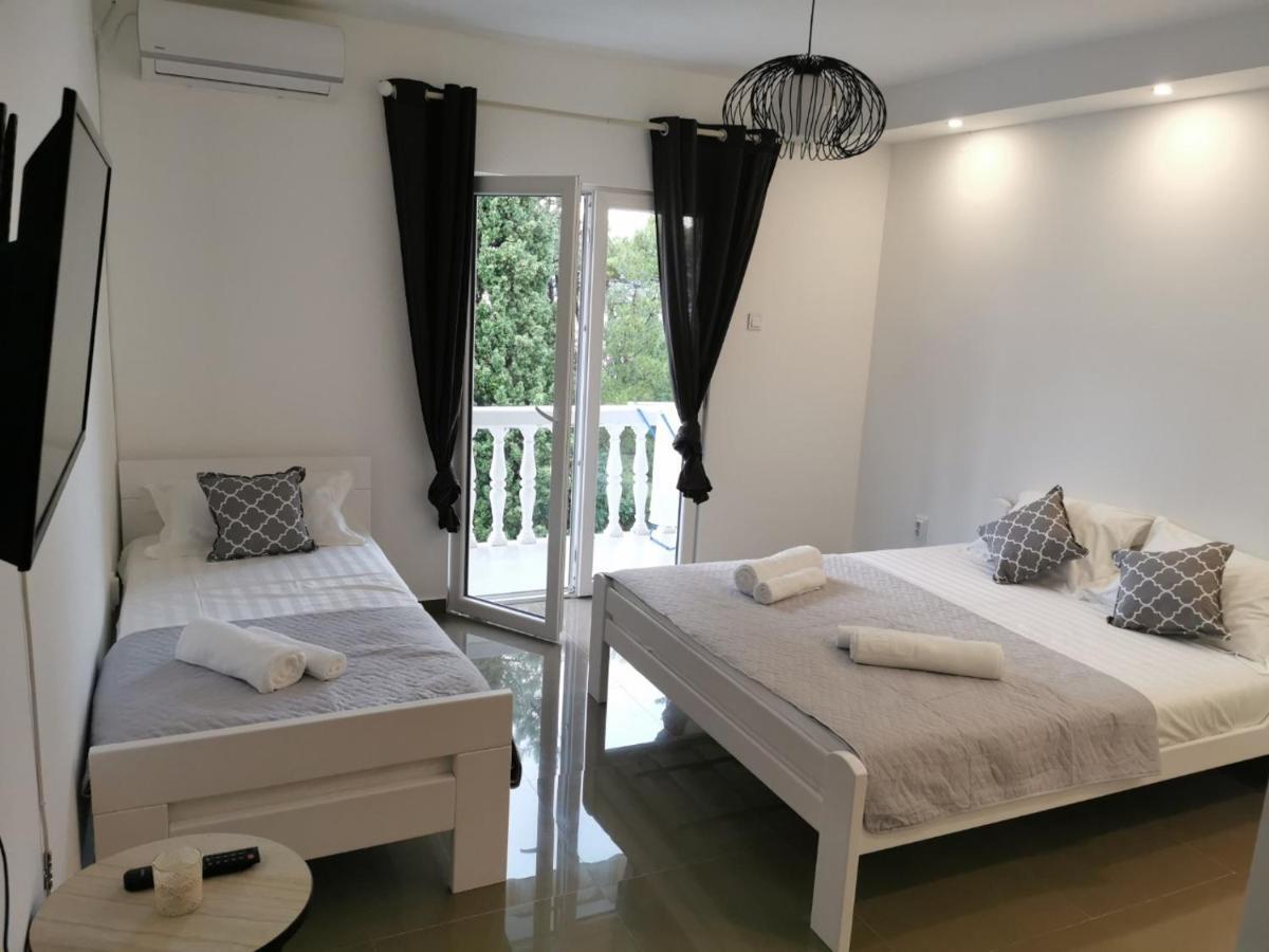 Ana Apartmani Светі-Стефан Екстер'єр фото