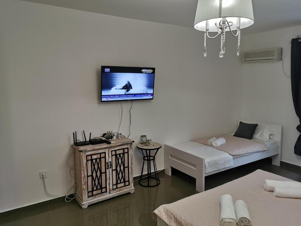 Ana Apartmani Светі-Стефан Екстер'єр фото